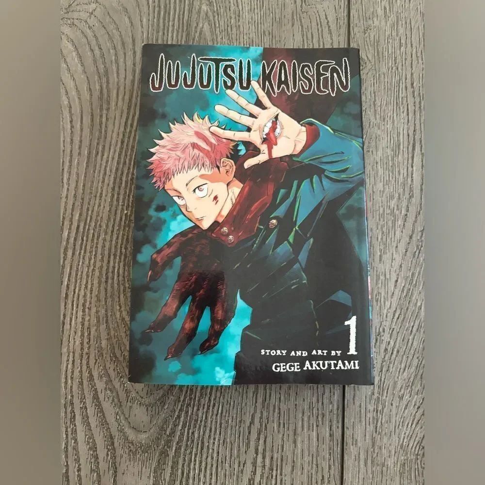 Gege Akutami Jujutsu Kaisen manga vol.1